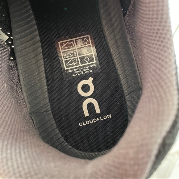 Men’s Nike Black & White Cloudflow Sneakers - Picture 11 of 13